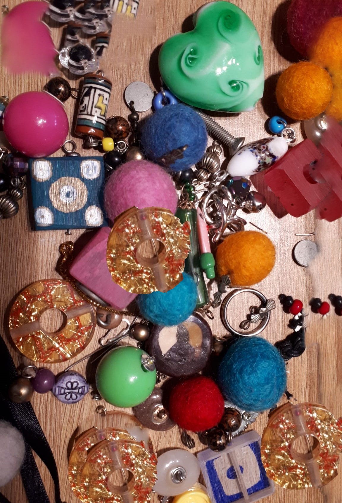 create-your-own-beaded-bracelet-an-introduction-to-simple-jewellery-making-using-cord-beads-and-found-objects